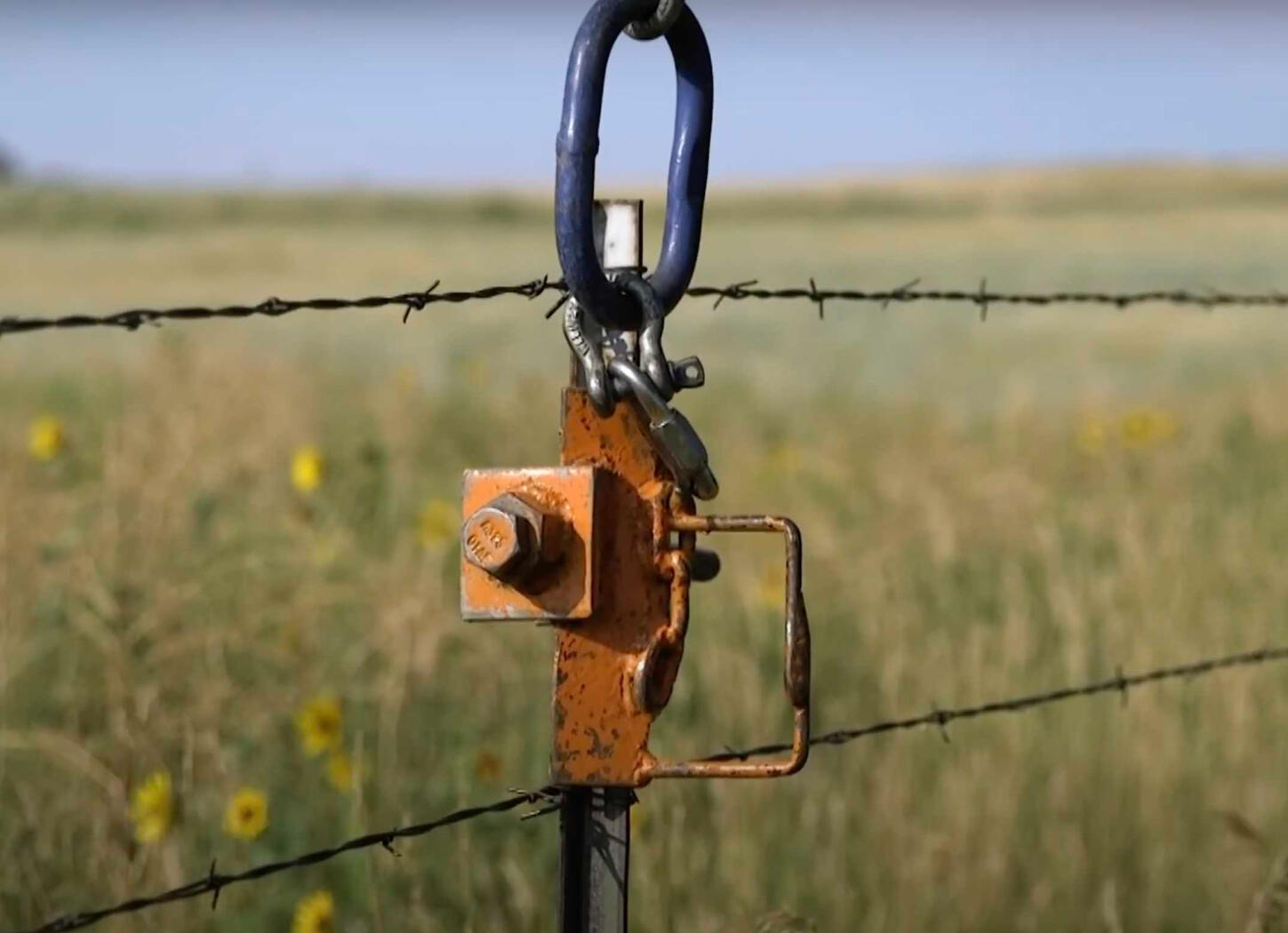 A mechanism created to realign roadside fences